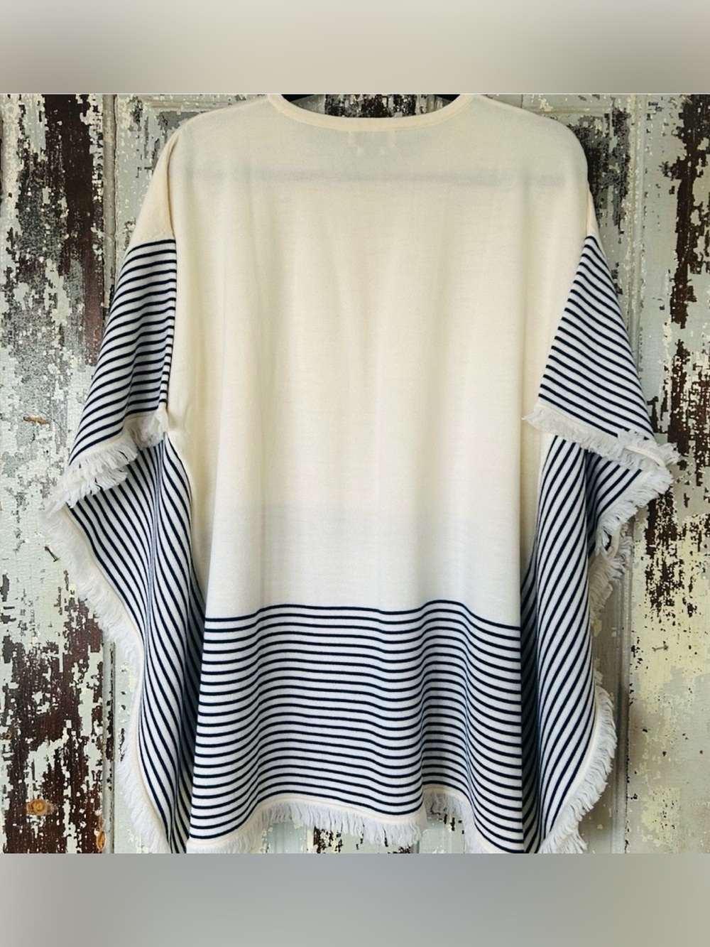 Vineyard Vines Women’s Ivory & Navy Striped Fringe Poncho - XS/S, NWT - Picture 4 of 5